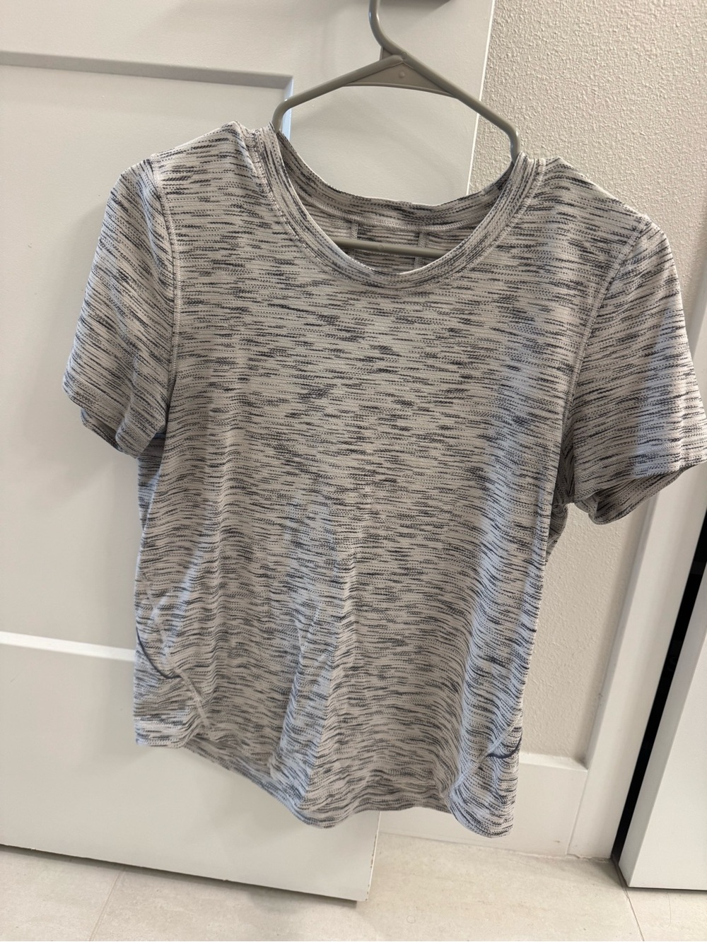 Lululemon Heathered Gray Short Sleeve Athletic Top Women’s Size 6